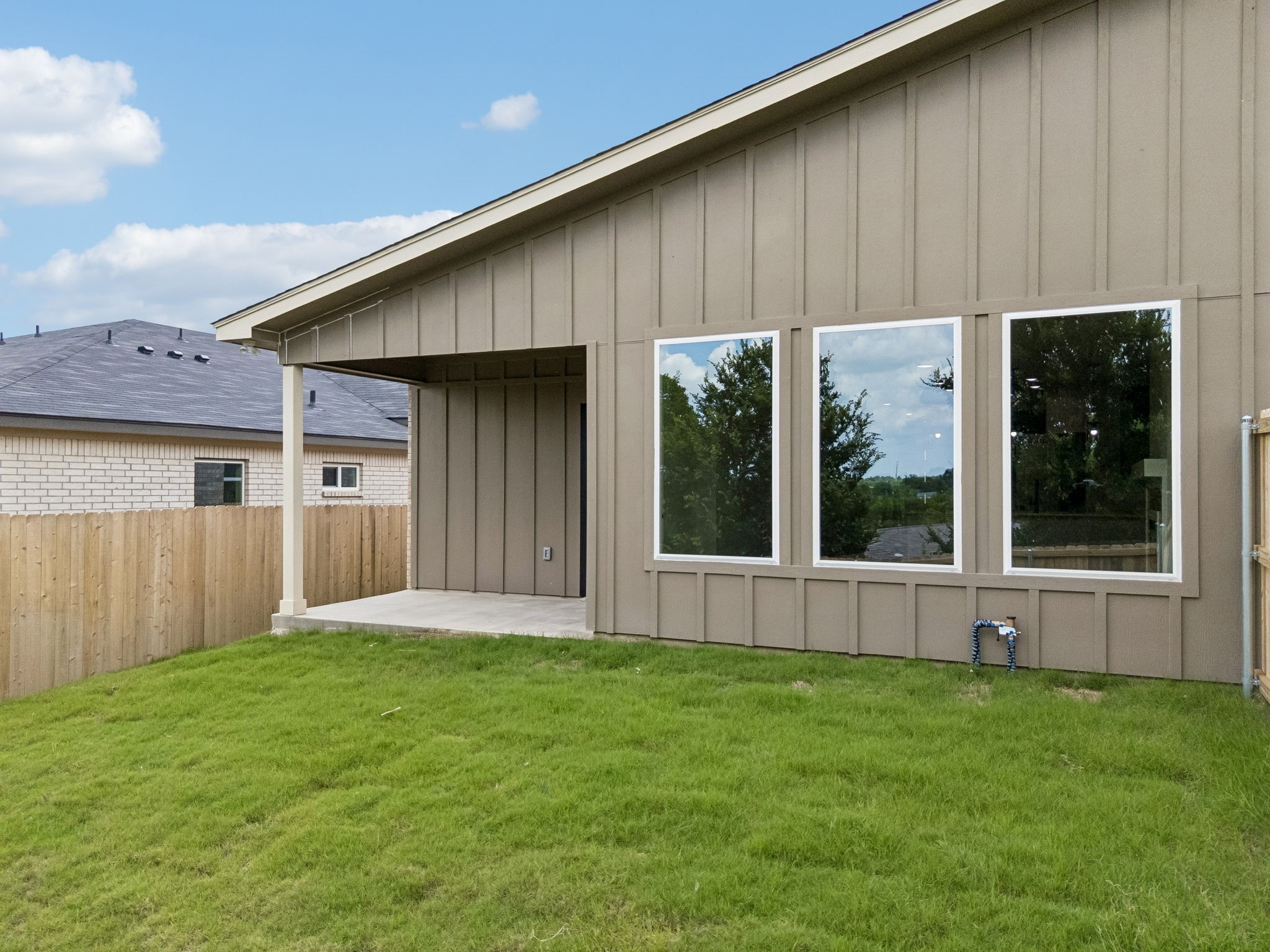 1307 Lone Pine Way