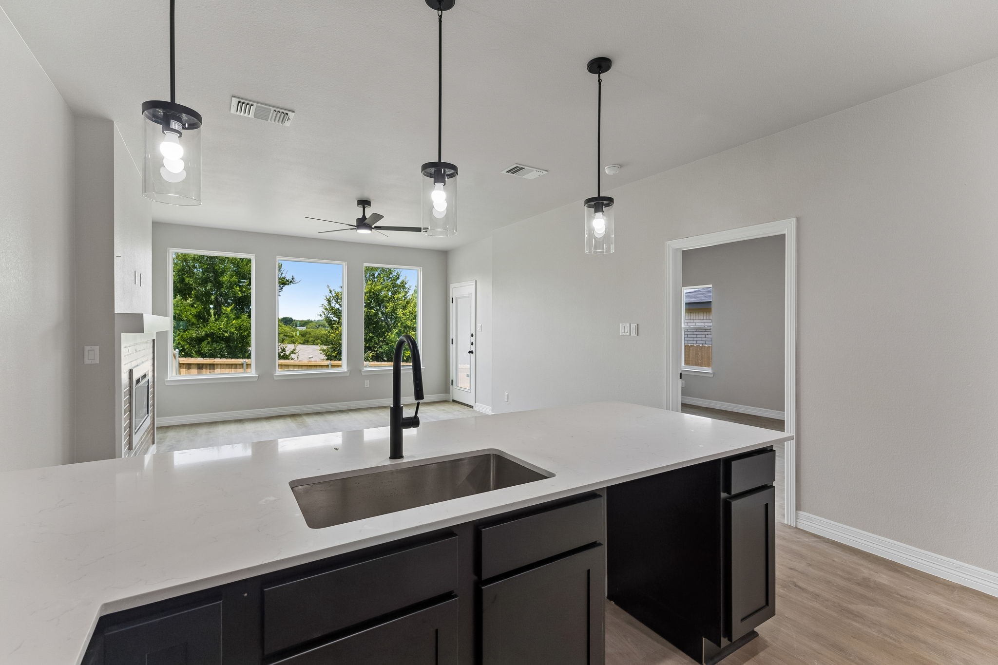 1307 Lone Pine Way