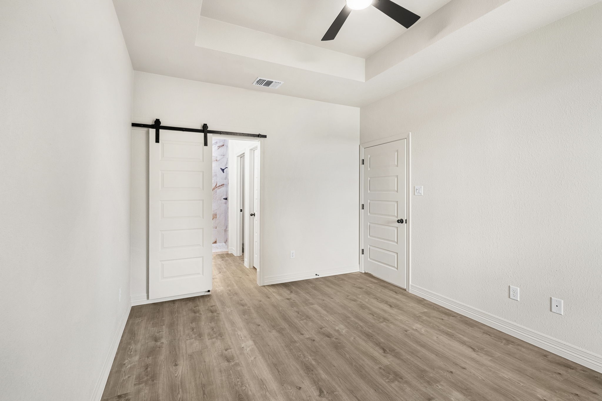 1305 Lone Pine Way