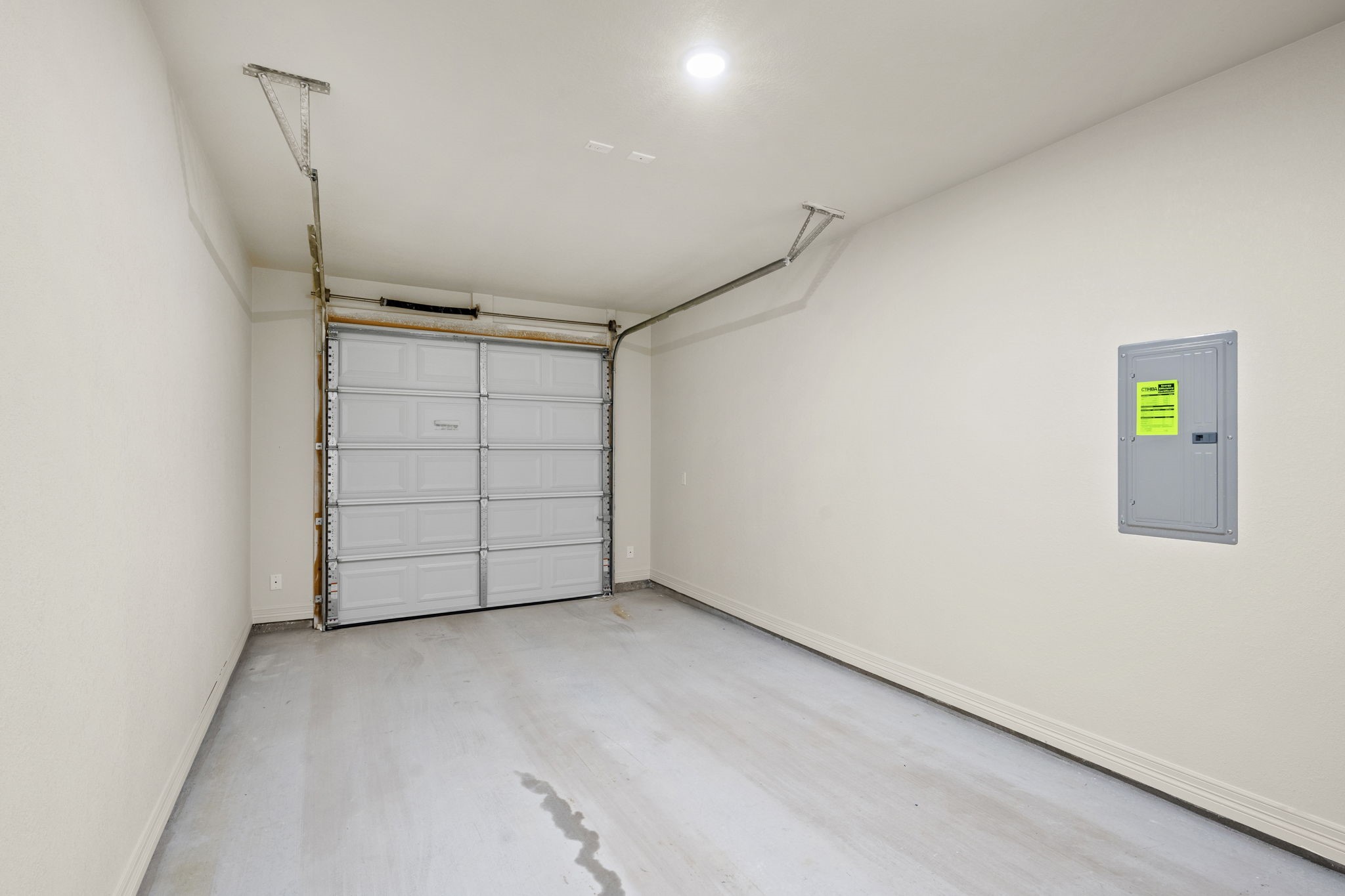 1305 Lone Pine Way