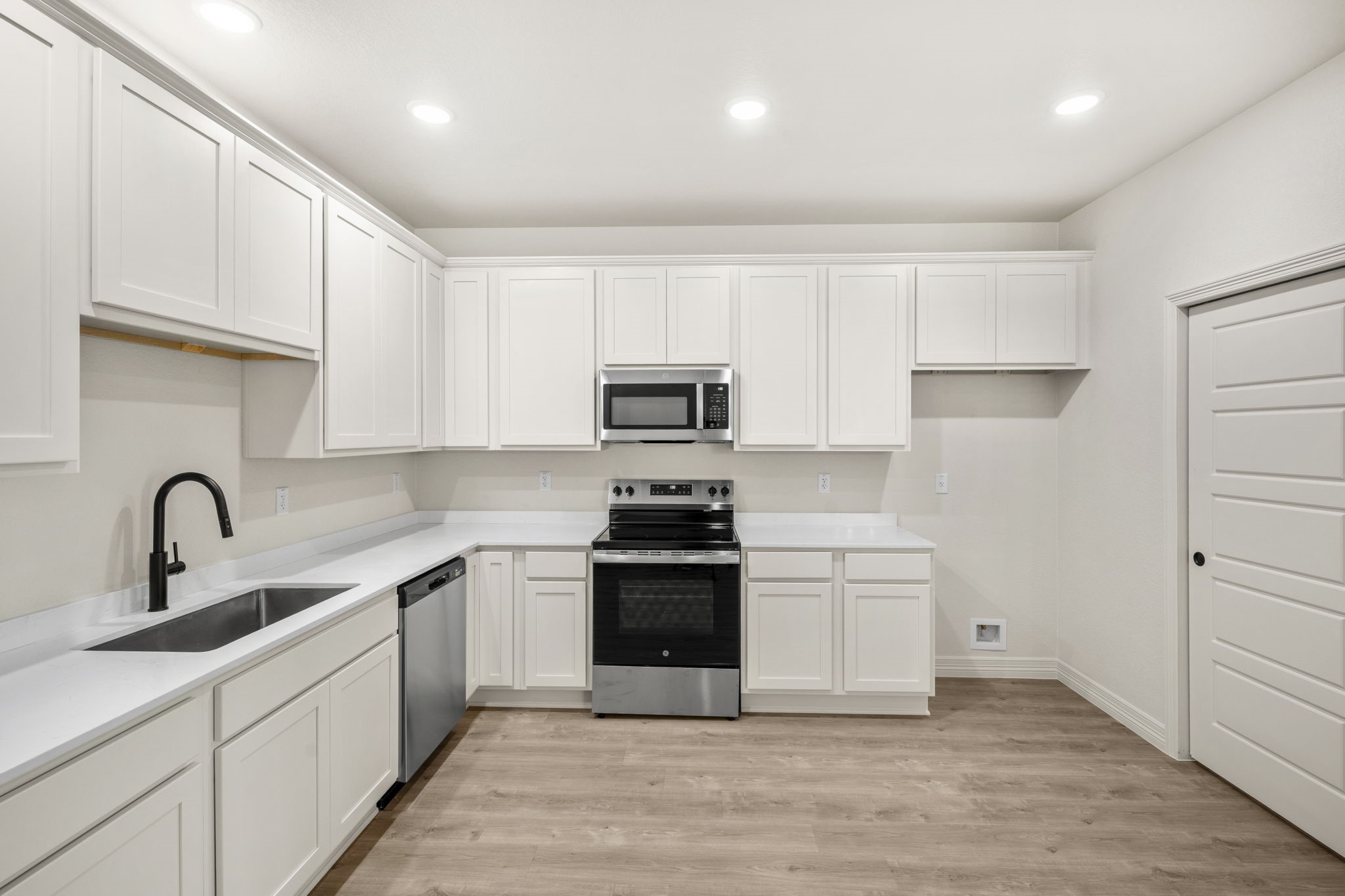 1305 Lone Pine Way