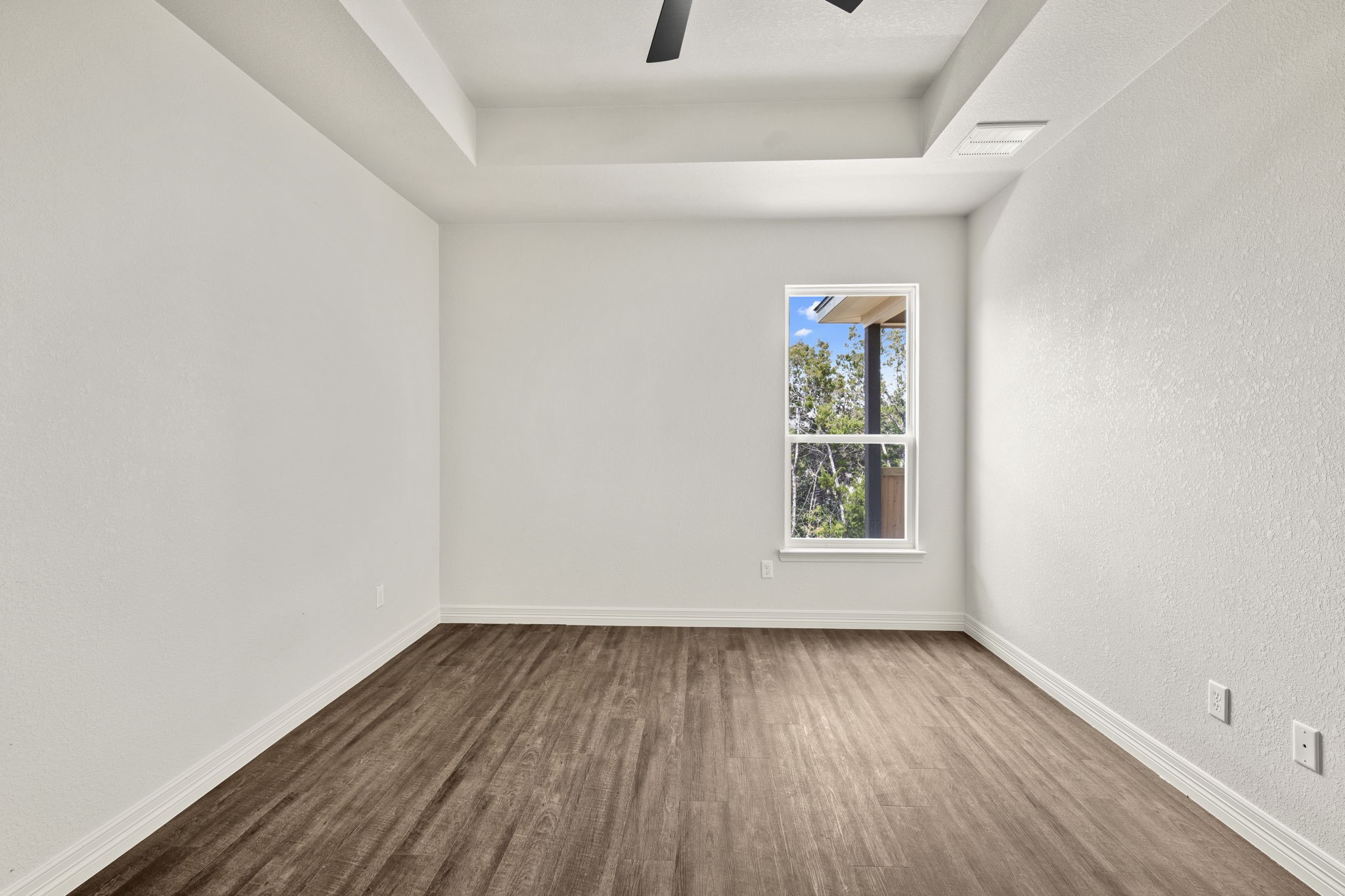 1305 Lone Pine Way
