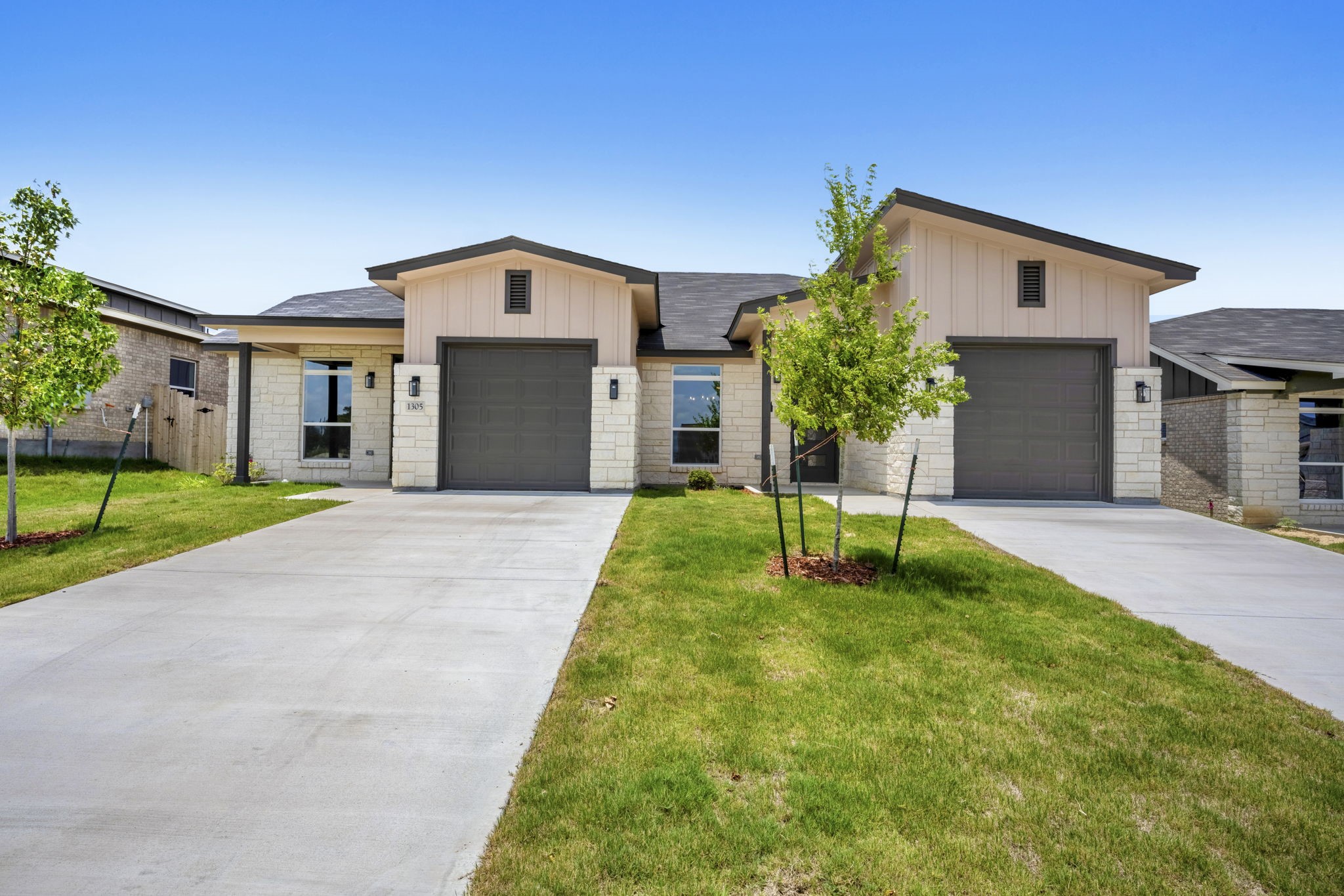 1305 Lone Pine Way
