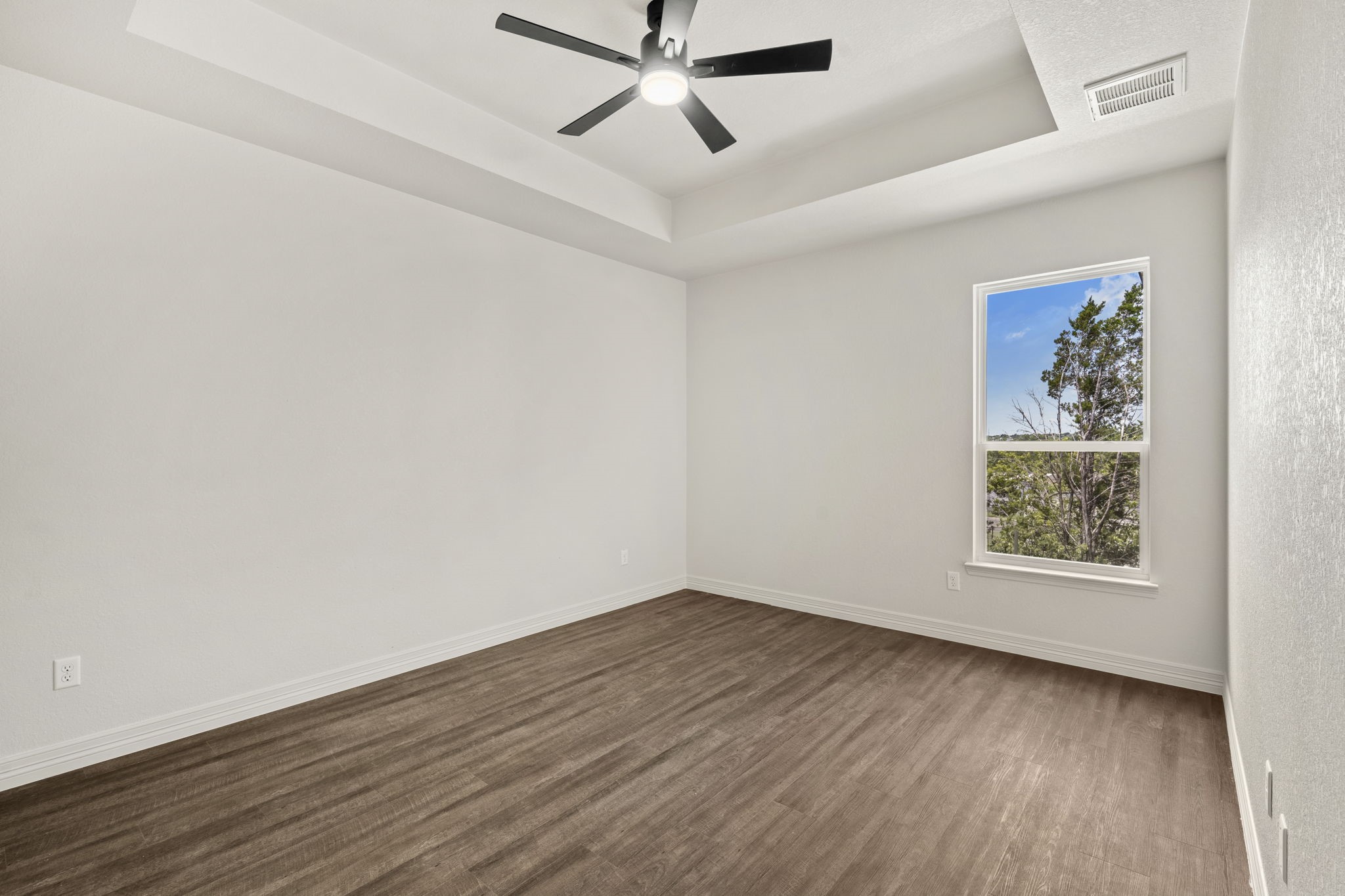 1305 Lone Pine Way