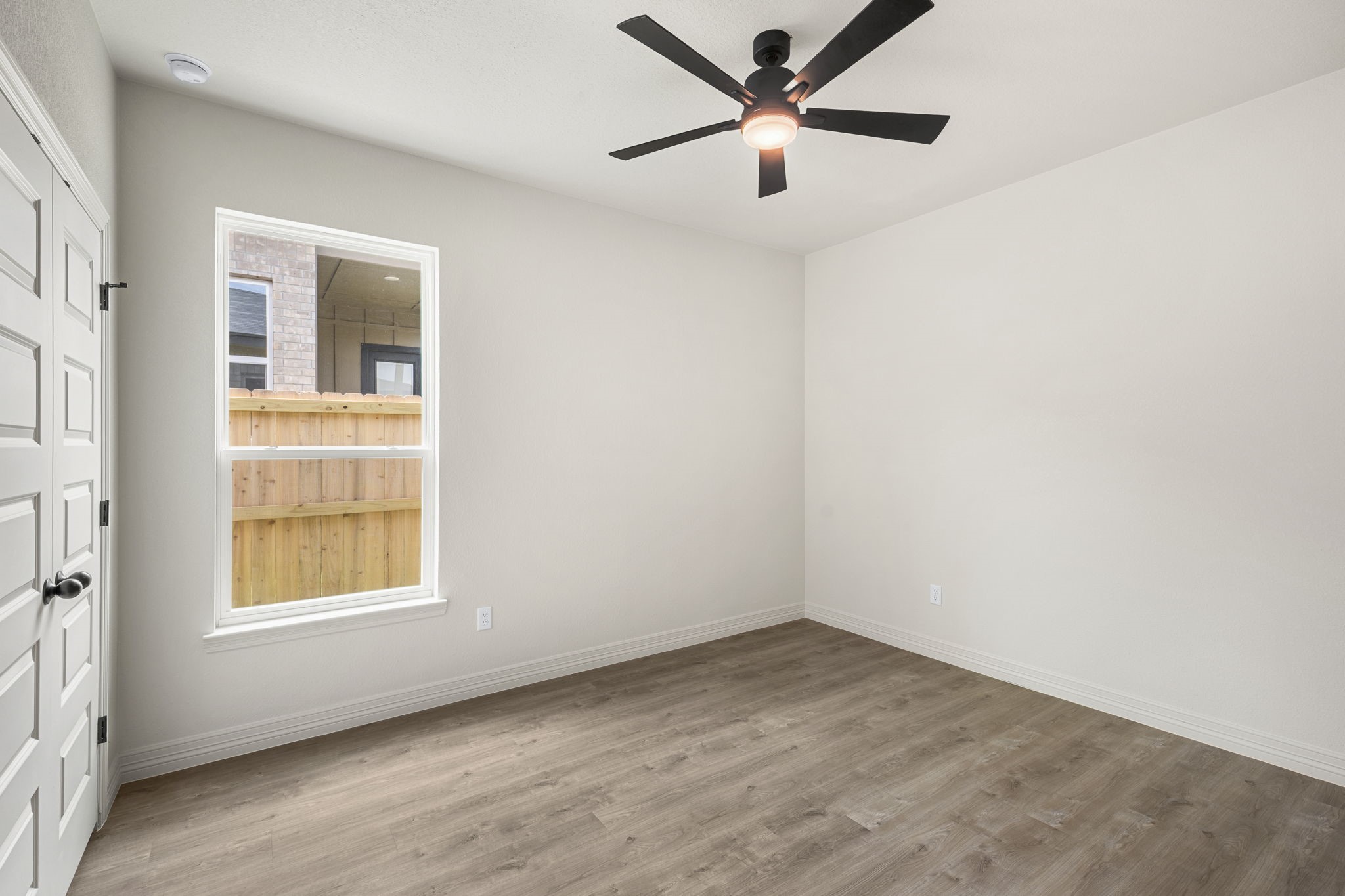 1305 Lone Pine Way