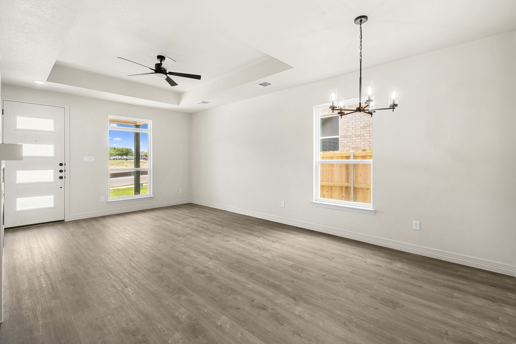 1305 Lone Pine Way