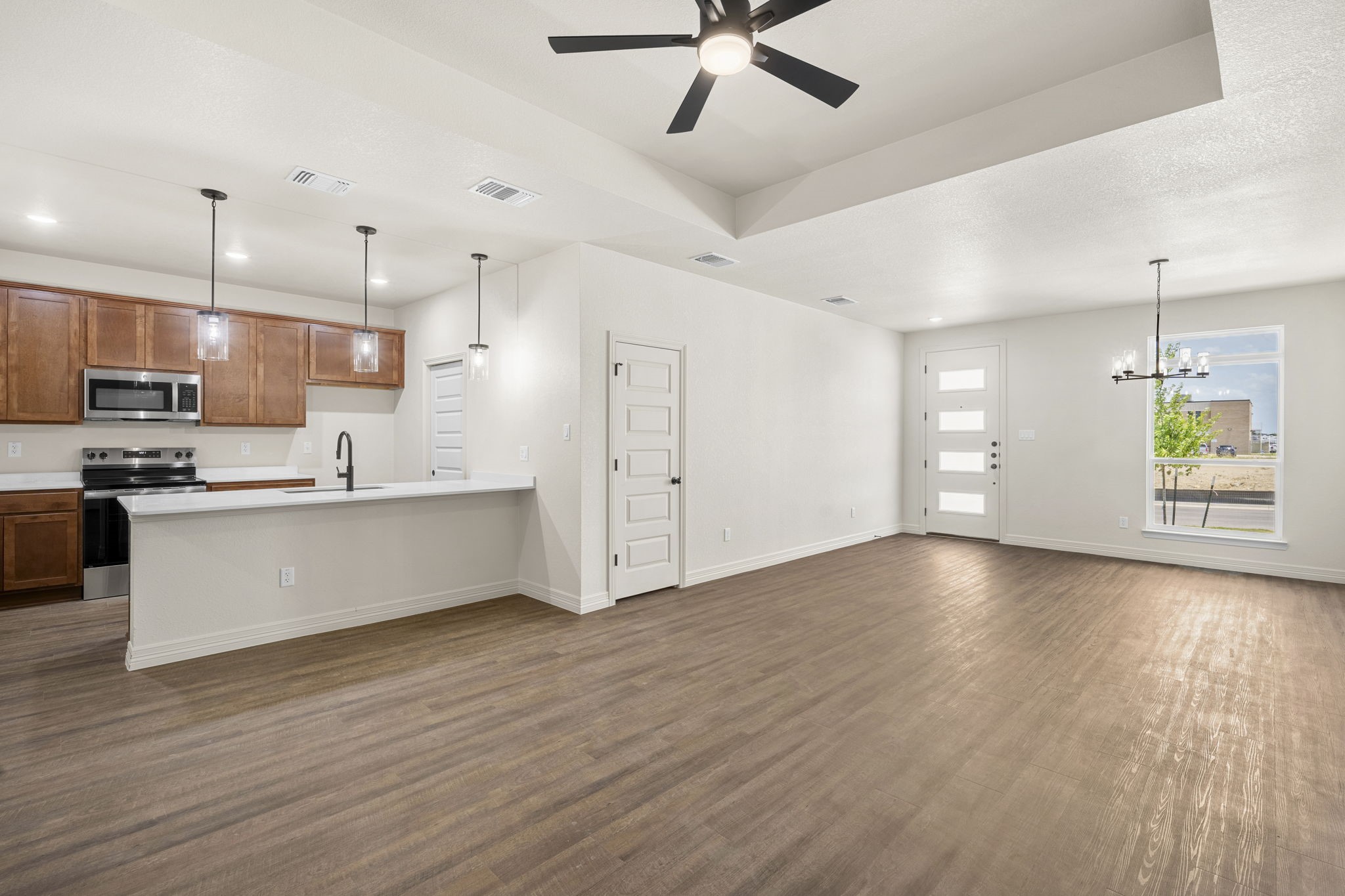 1303 Lone Pine Way