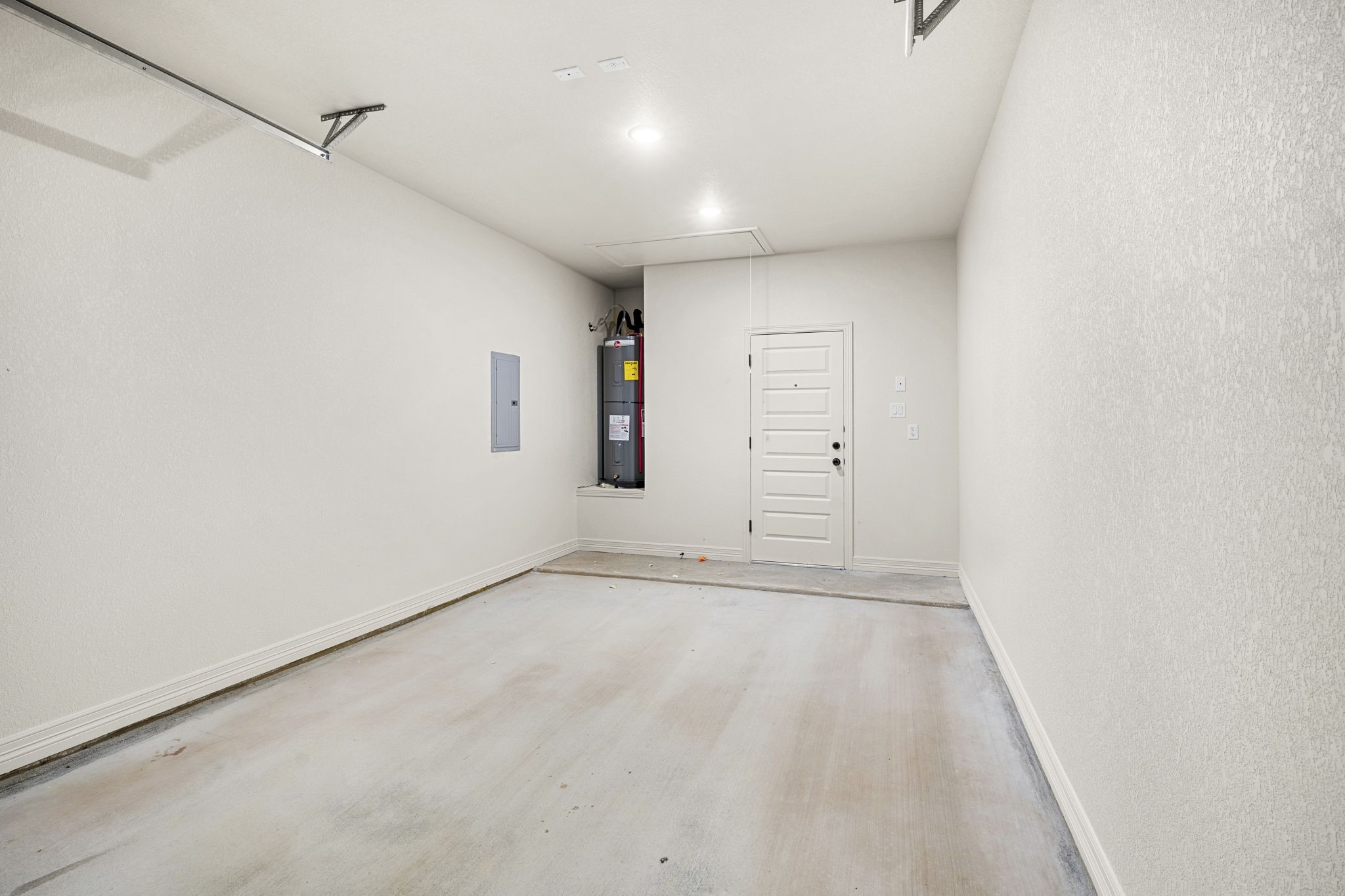 1303 Lone Pine Way