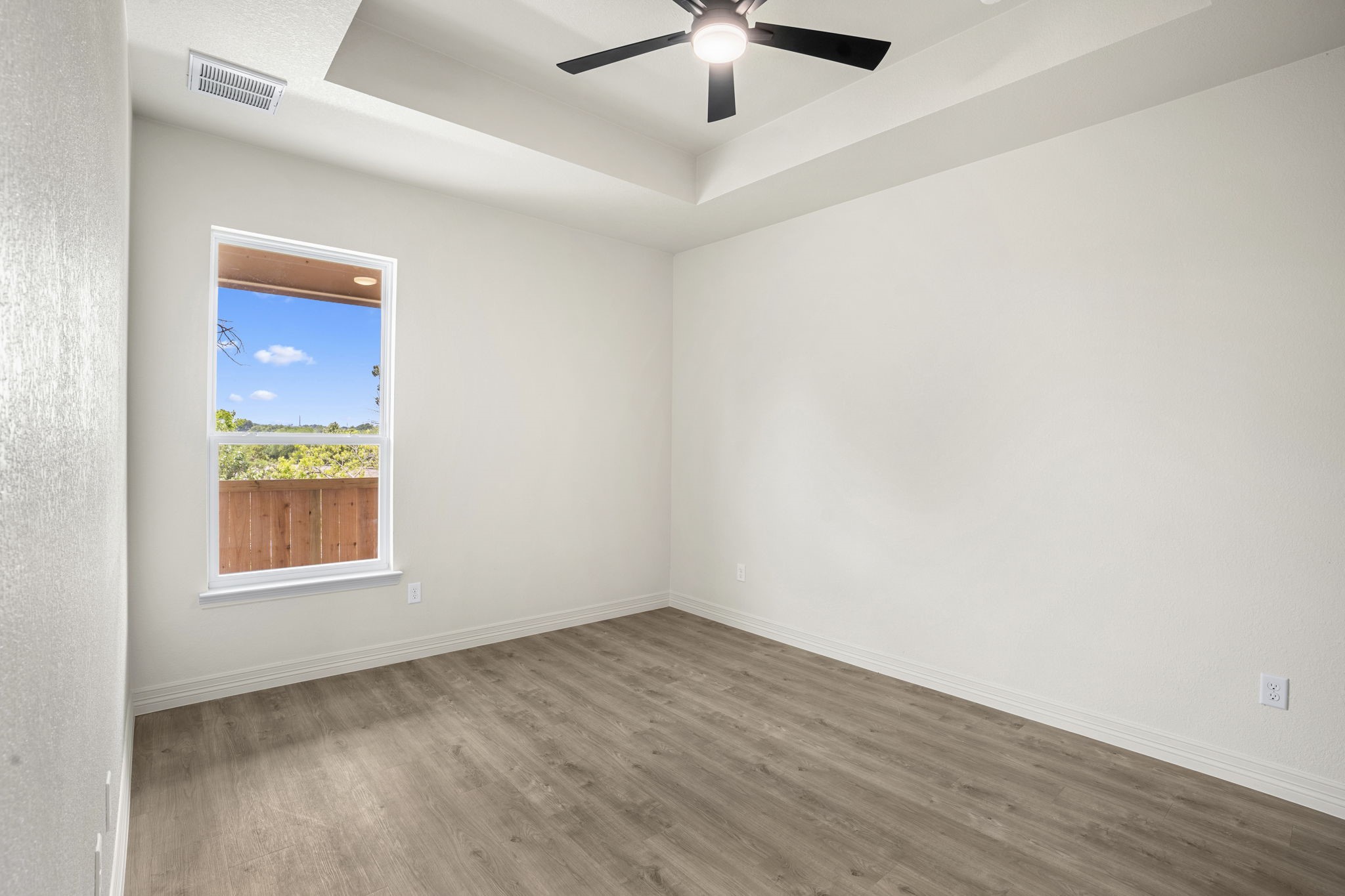 1303 Lone Pine Way
