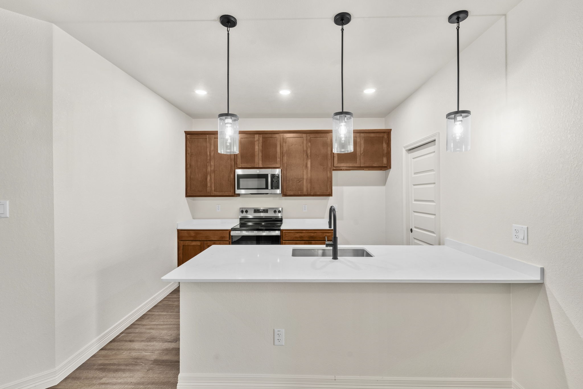 1303 Lone Pine Way