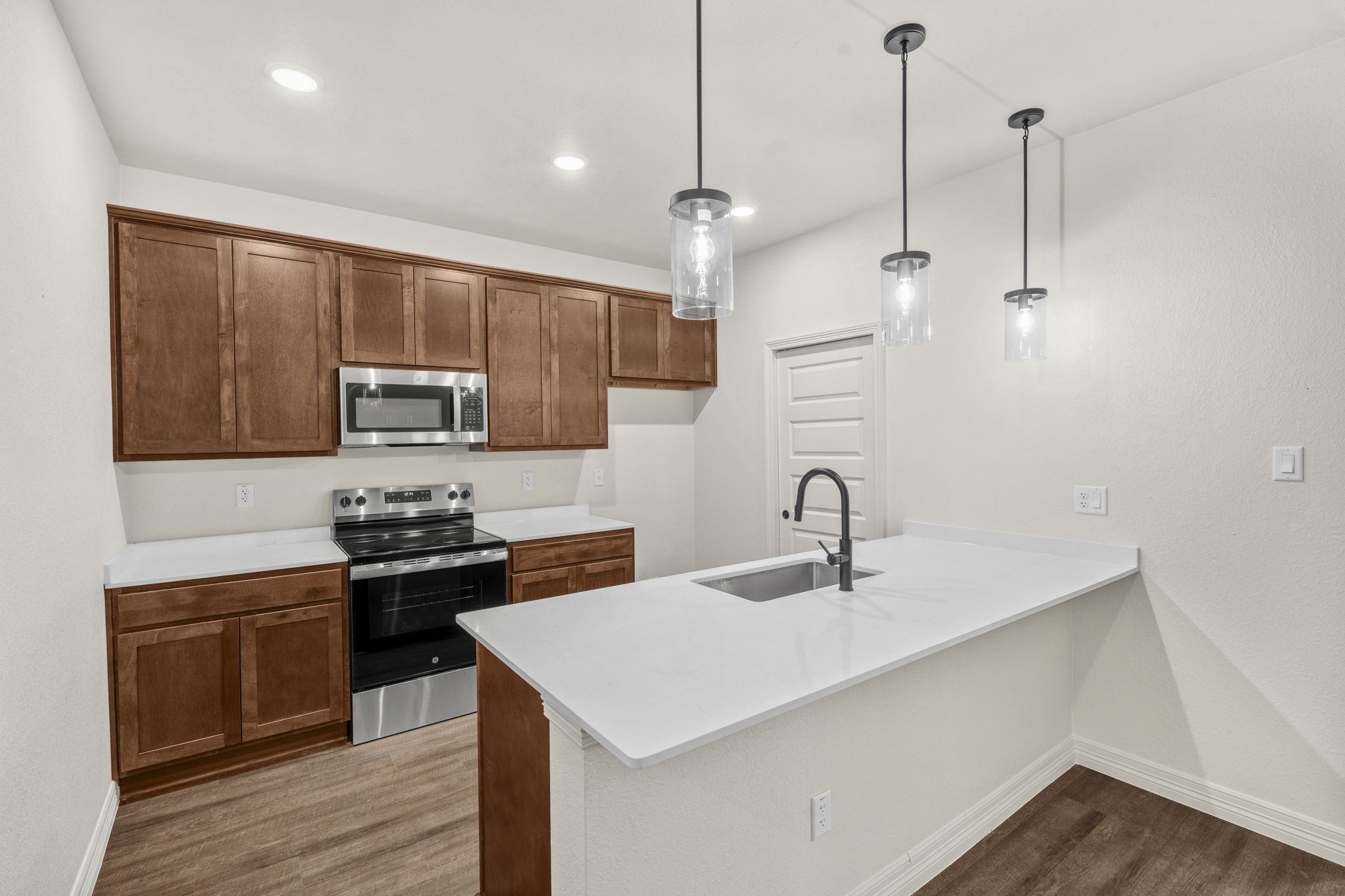 1303 Lone Pine Way