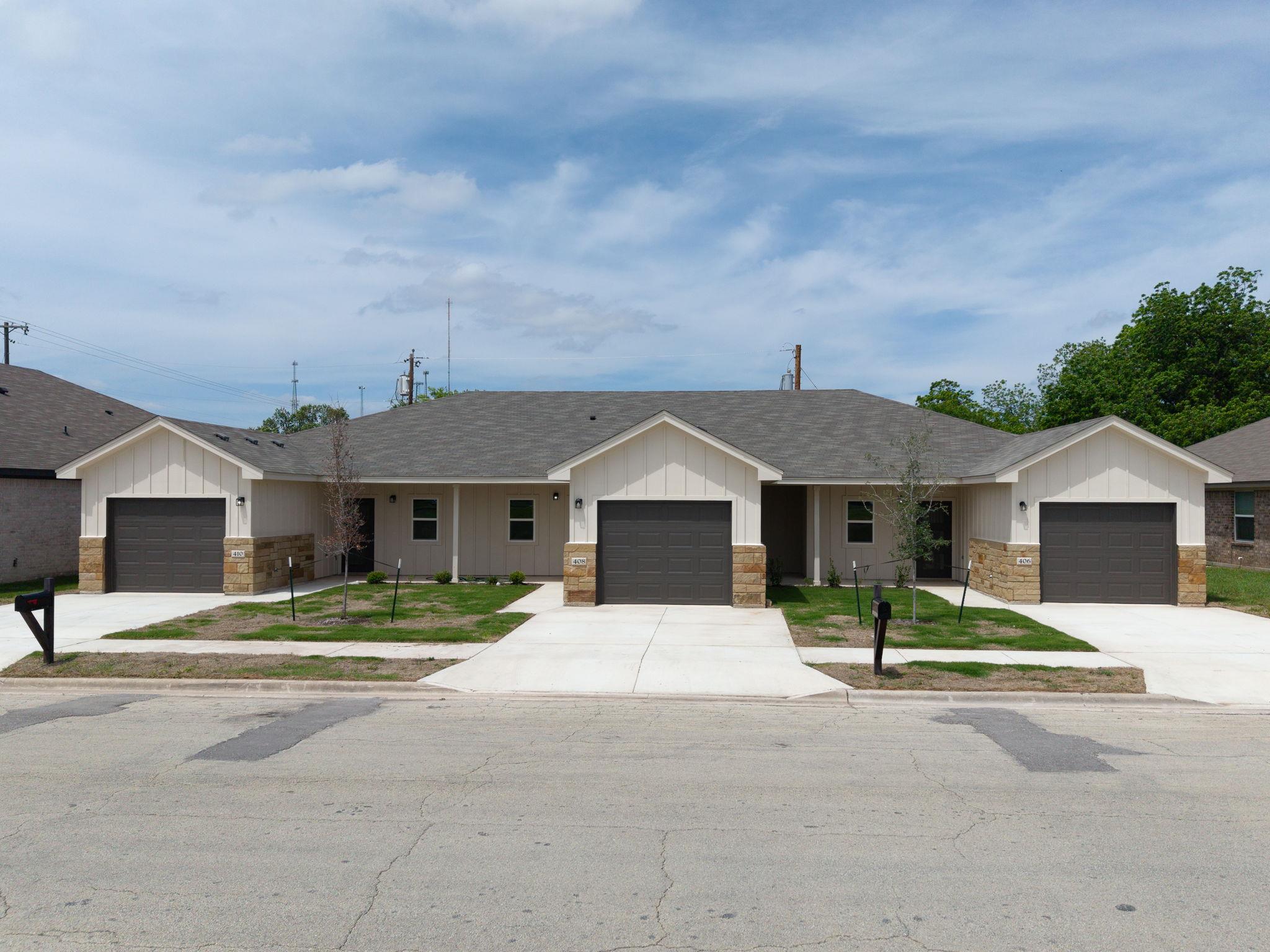 406, 408, & 410 W Ave C