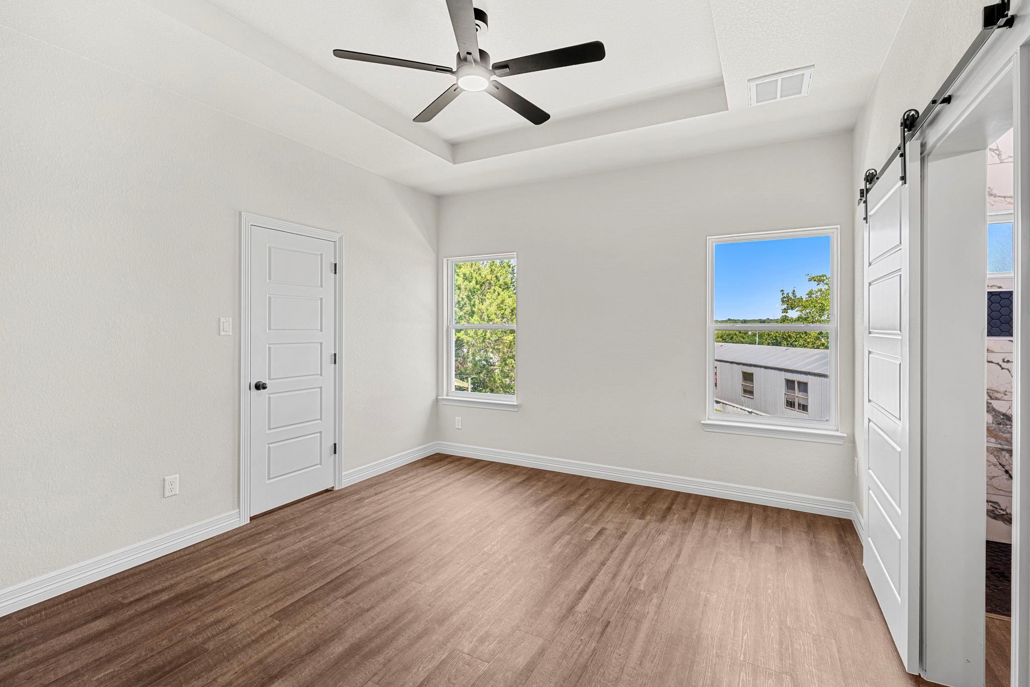 1301 Lone Pine WAY