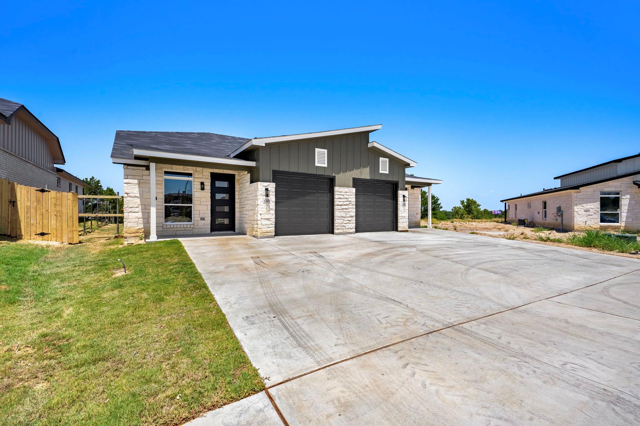 1301 Lone Pine WAY