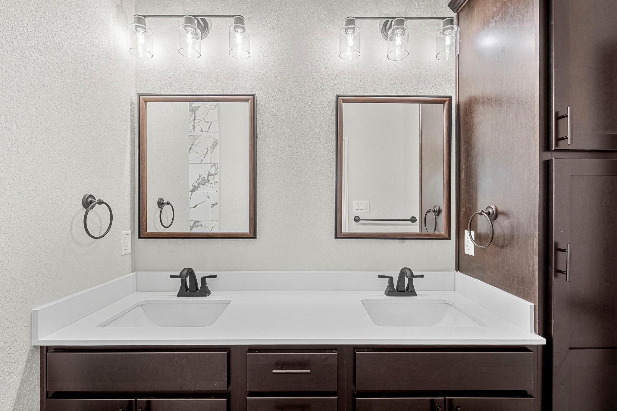 1301 Lone Pine WAY