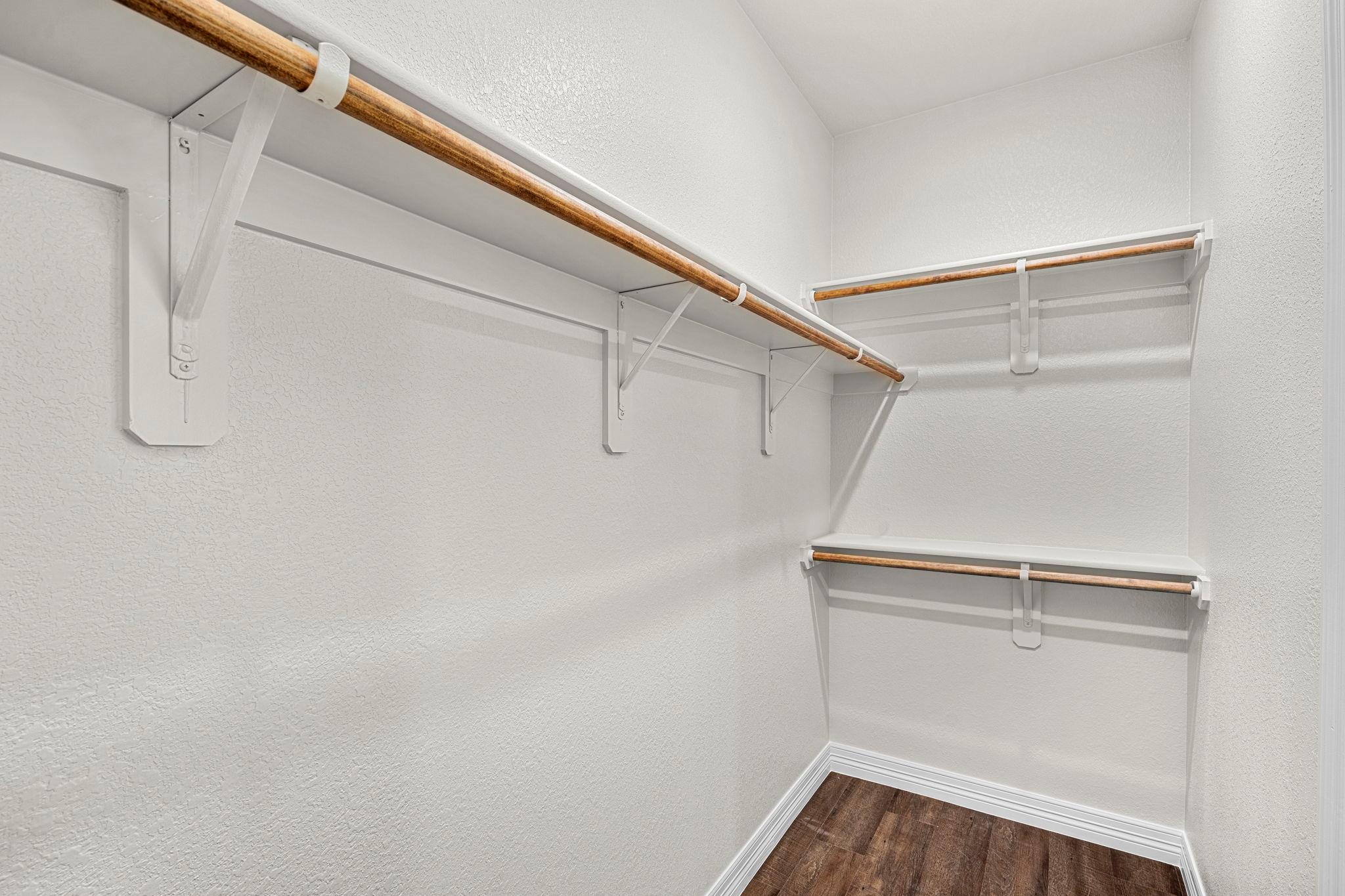 1301 Lone Pine WAY