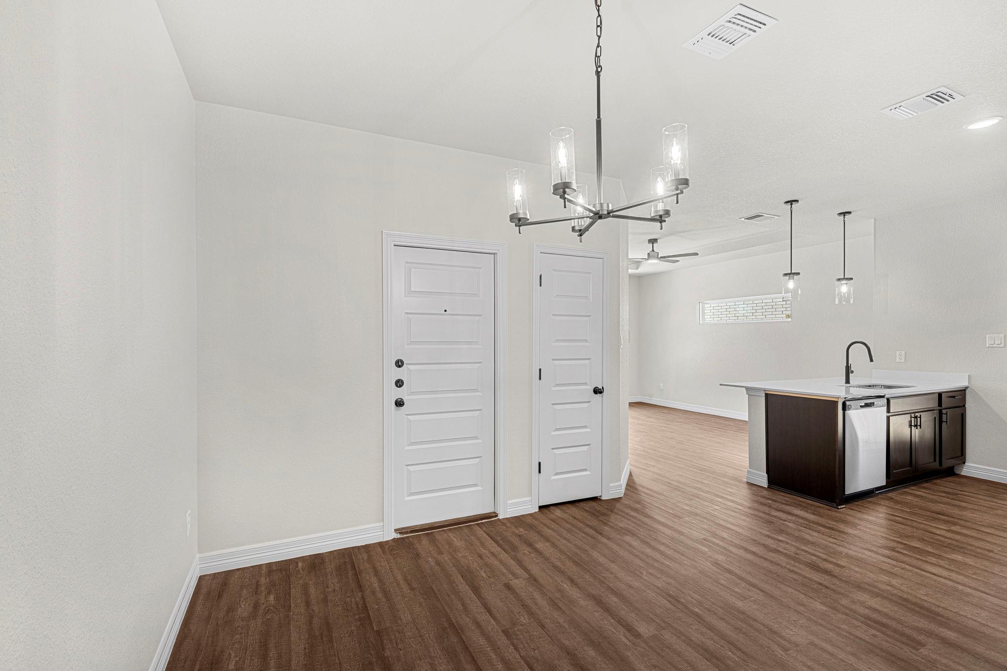 1301 Lone Pine WAY