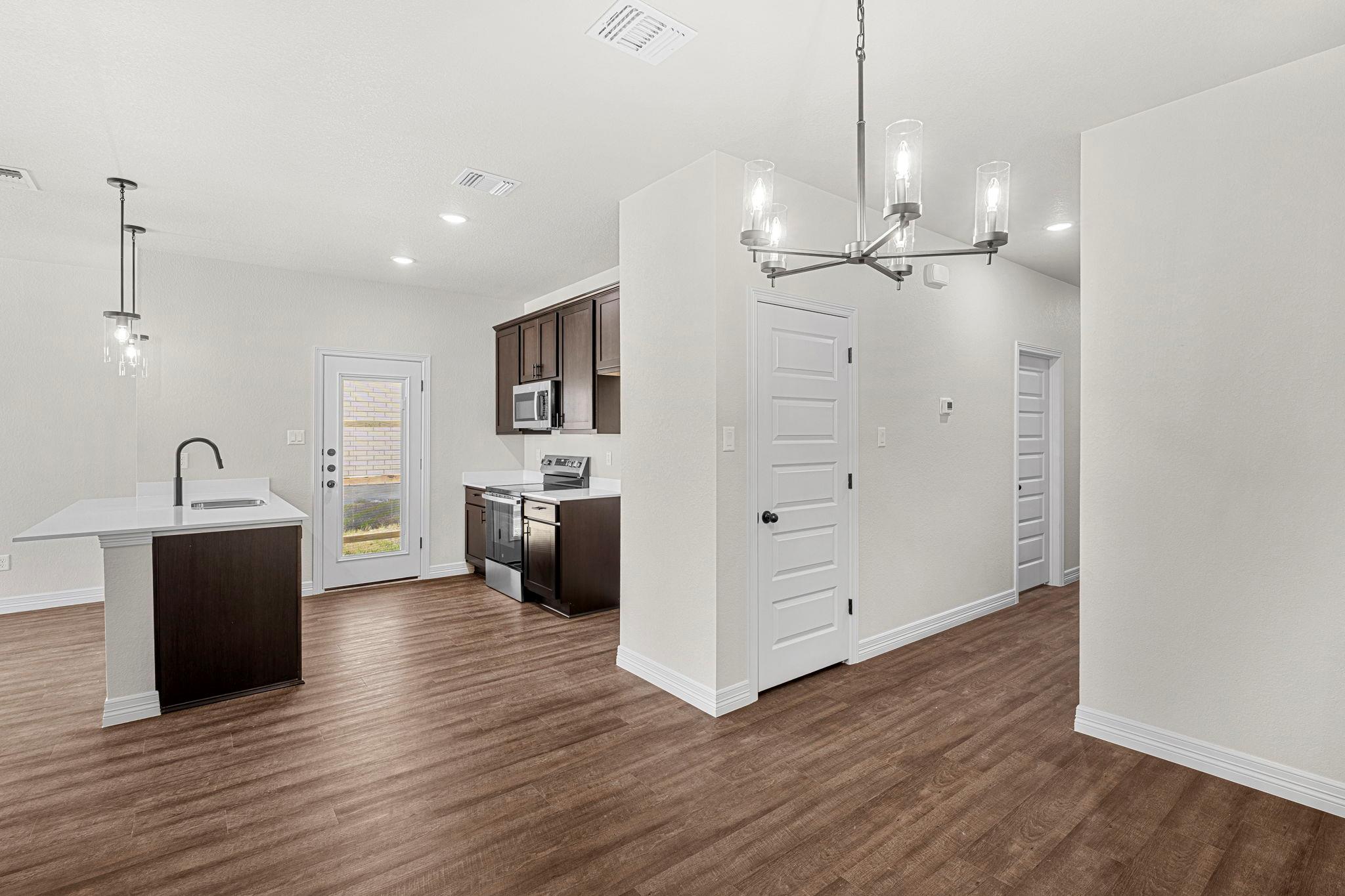 1301 Lone Pine WAY