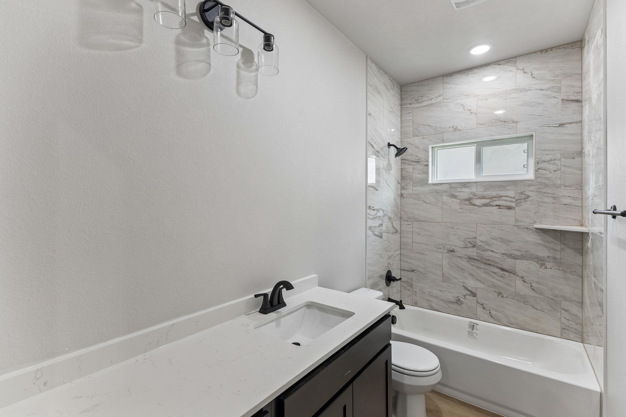 1307 Lone Pine WAY