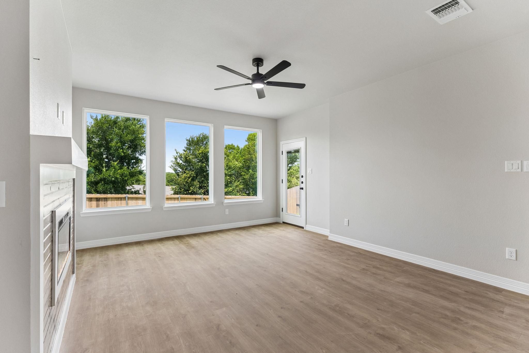 1307 Lone Pine WAY