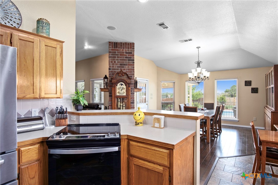 12041 Oakalla Road
