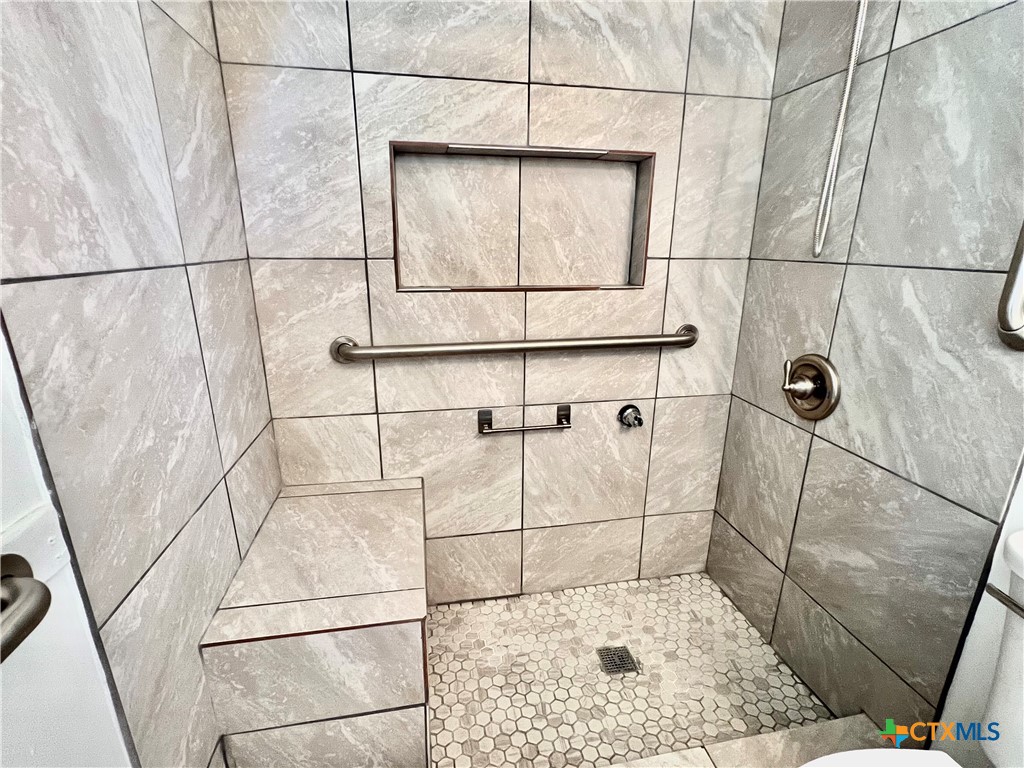 105 Lariat Circle