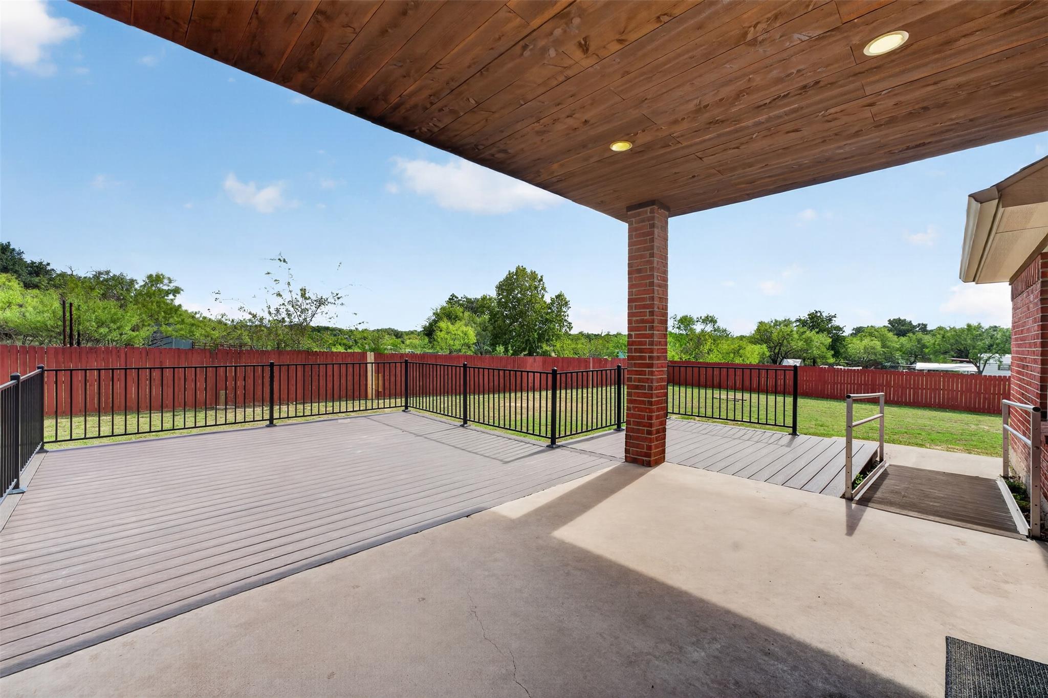 1042 County Road 3351