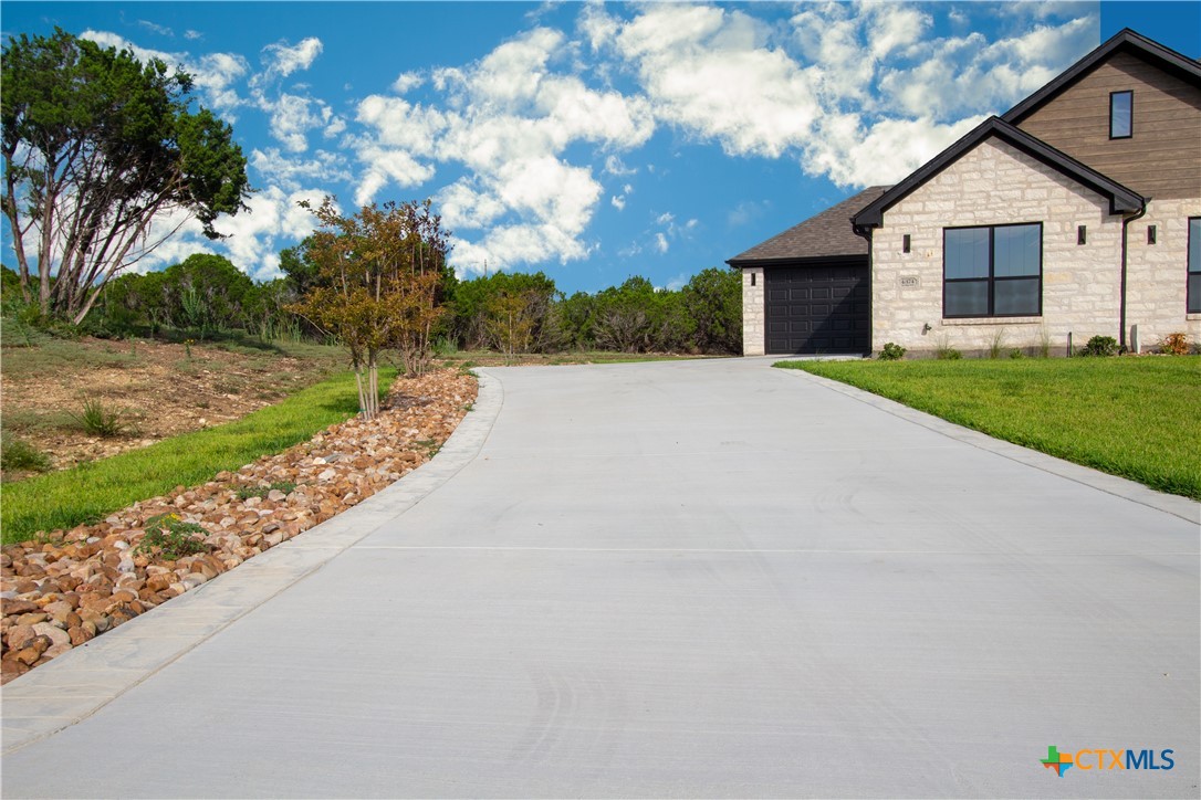 4374 Tall Ridge