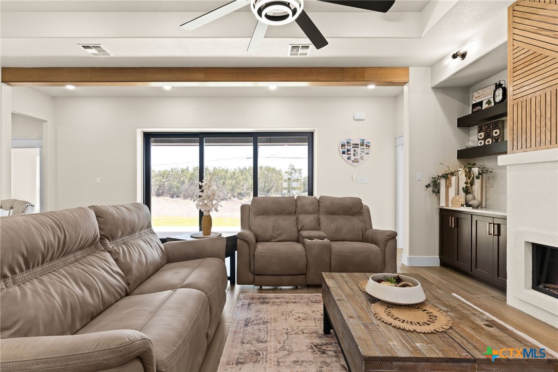 4374 Tall Ridge