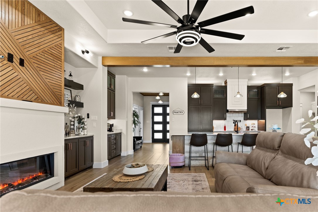 4374 Tall Ridge