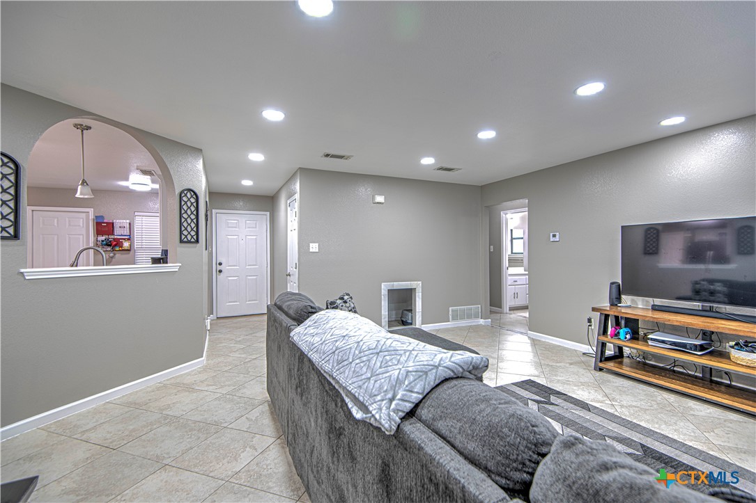 1303 Travis Circle