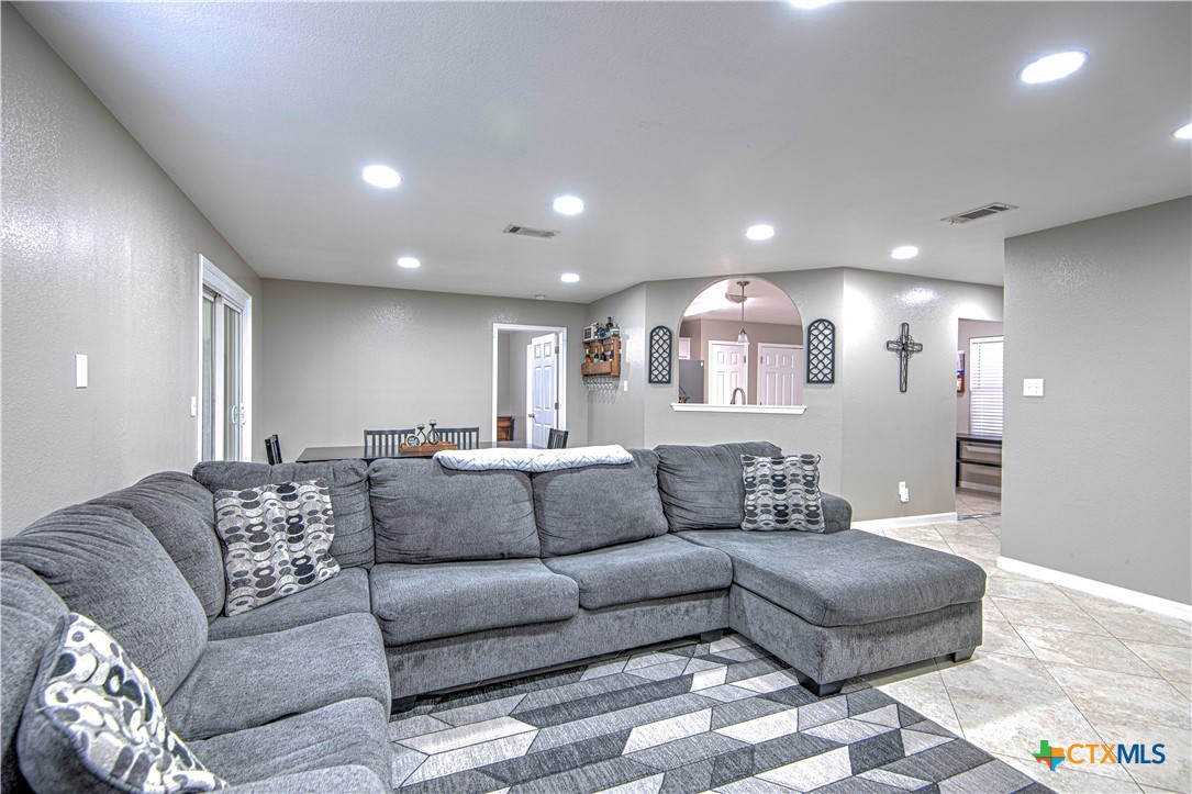 1303 Travis Circle