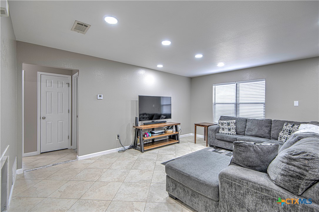 1303 Travis Circle