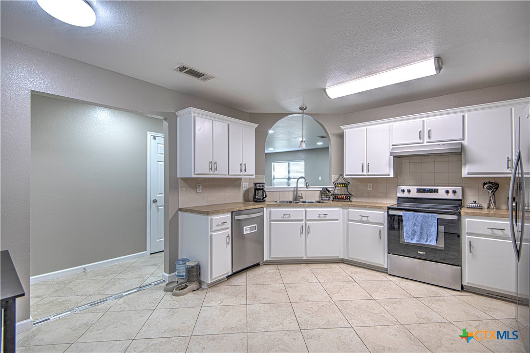 1303 Travis Circle