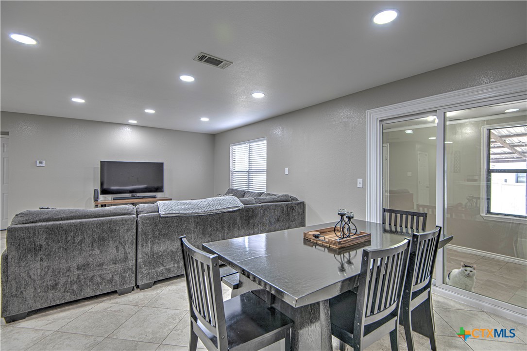 1303 Travis Circle