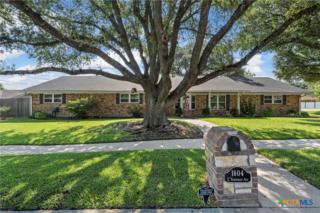 1604 E Vardeman Avenue