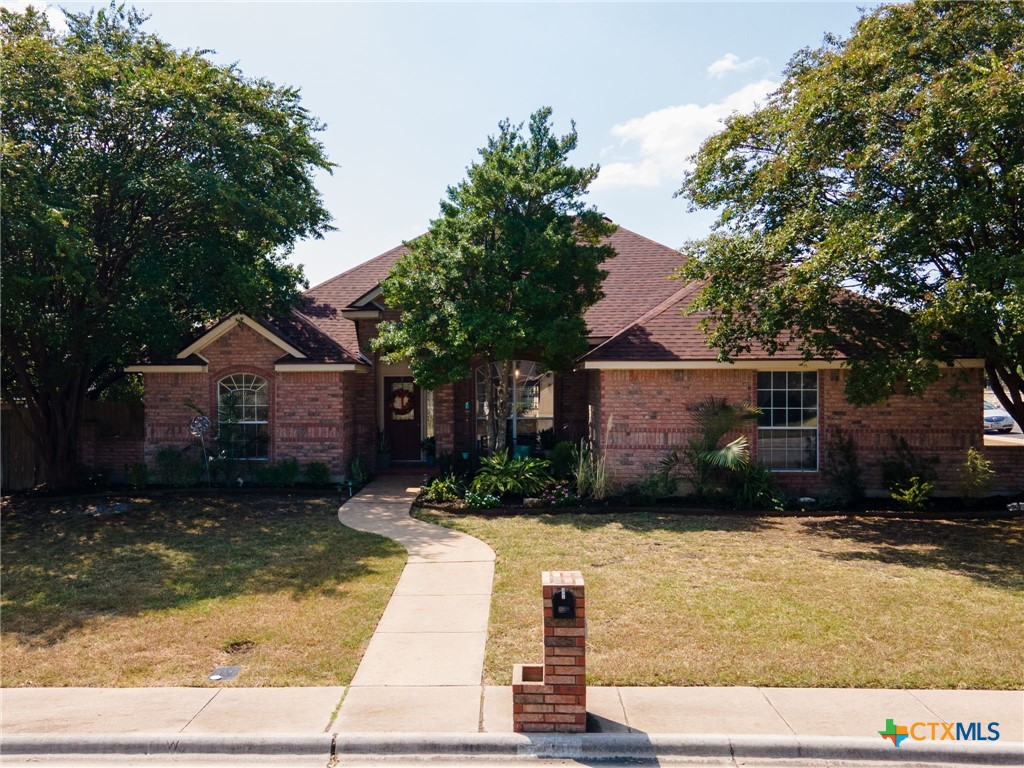 1302 Falcon Trail