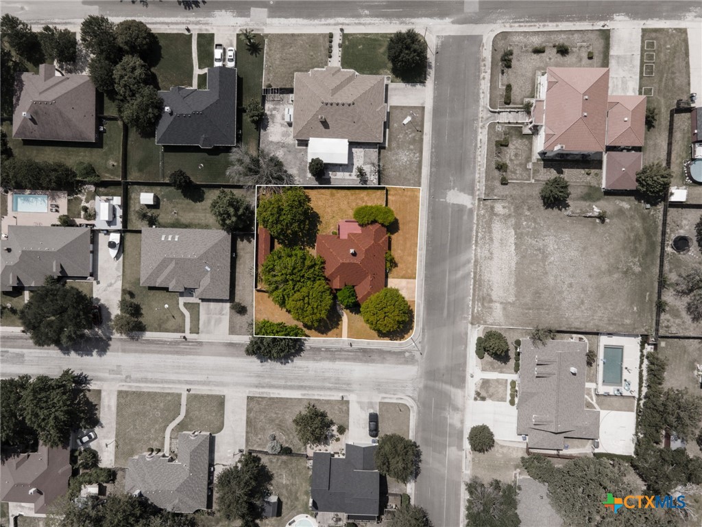 1302 Falcon Trail