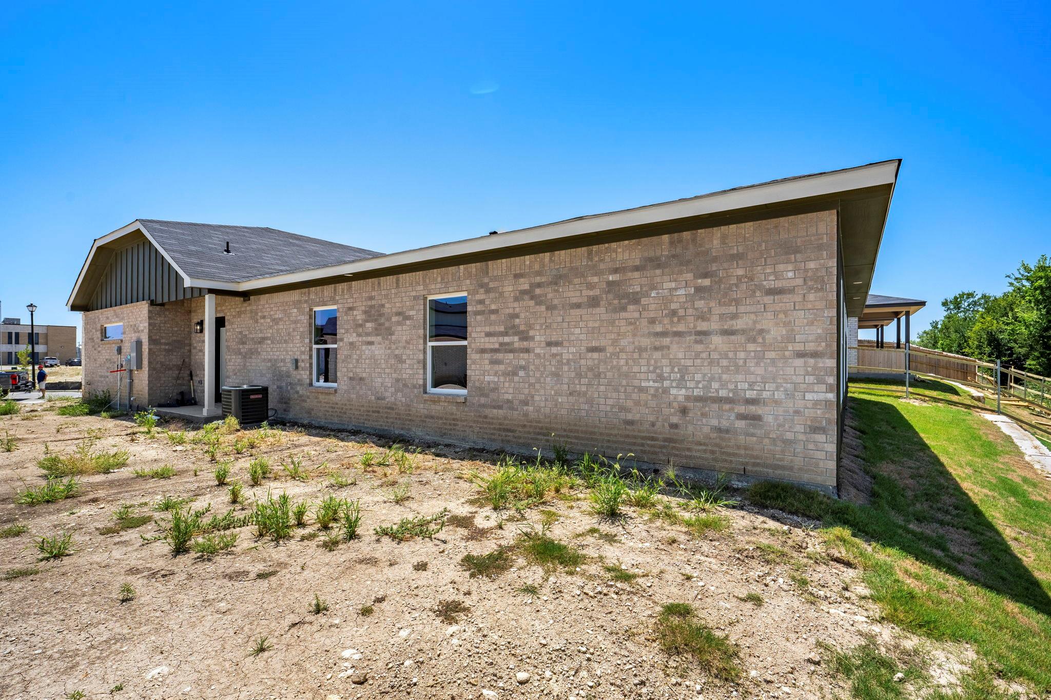 1213 Lone Pine WAY