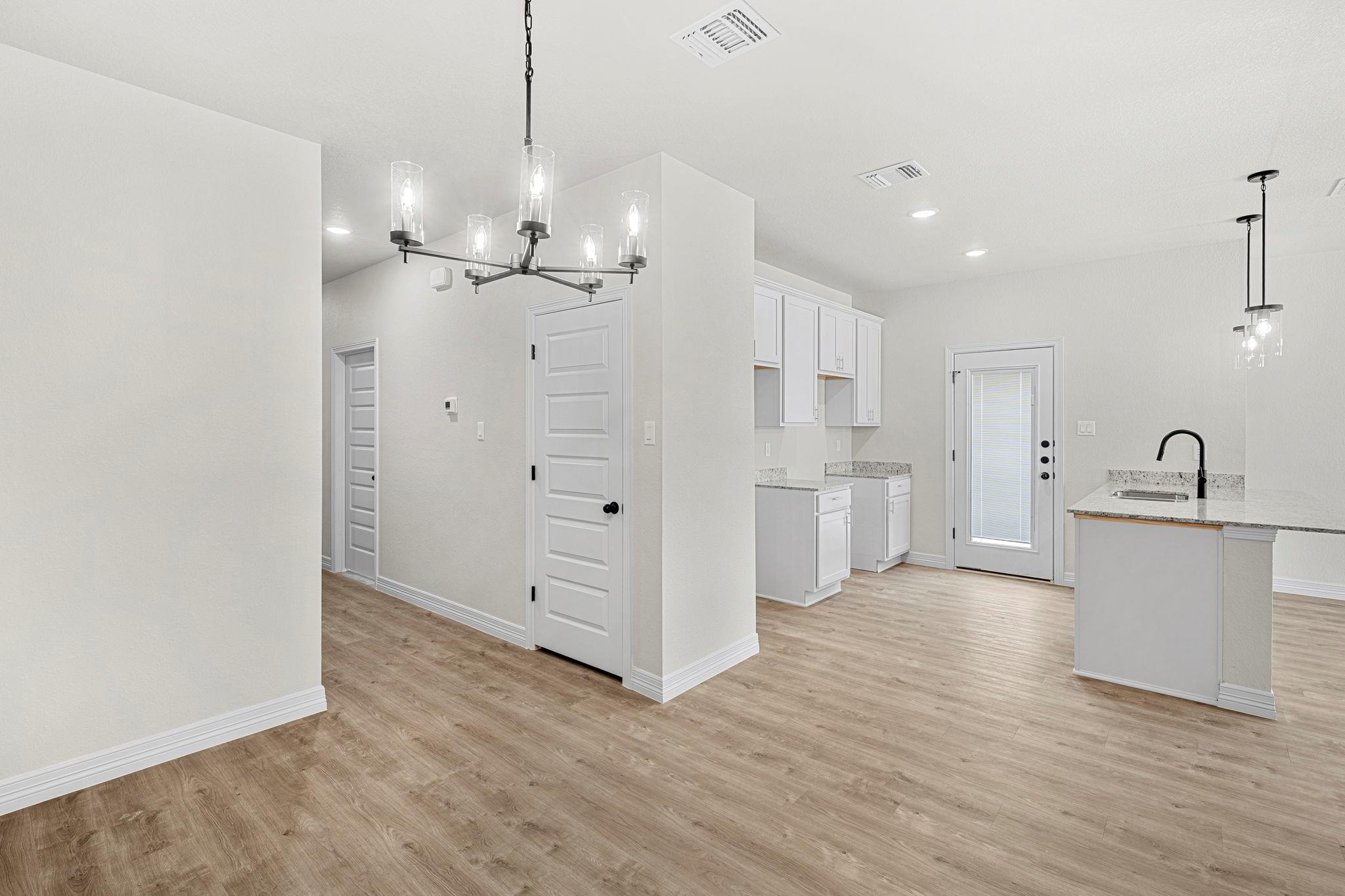 1213 Lone Pine WAY
