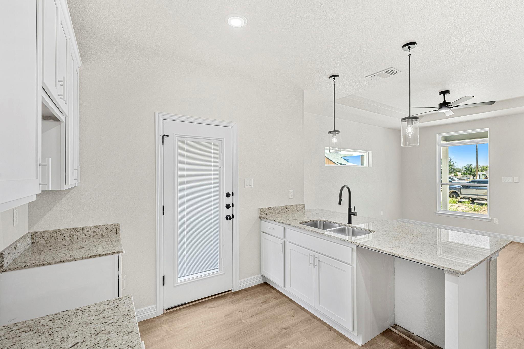 1213 Lone Pine WAY