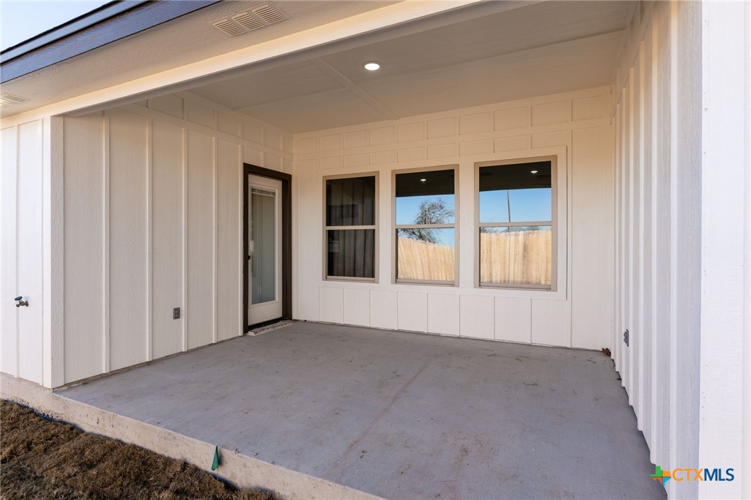 2123 Blackhawk Loop