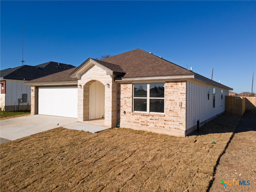 2123 Blackhawk Loop