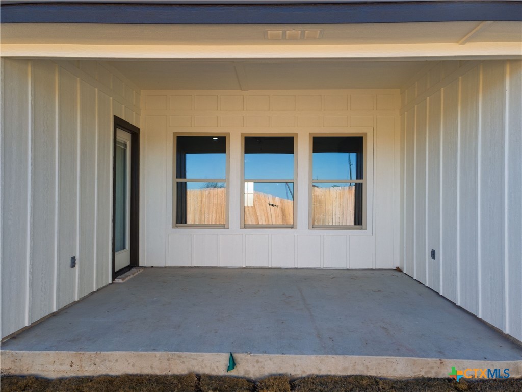 2123 Blackhawk Loop