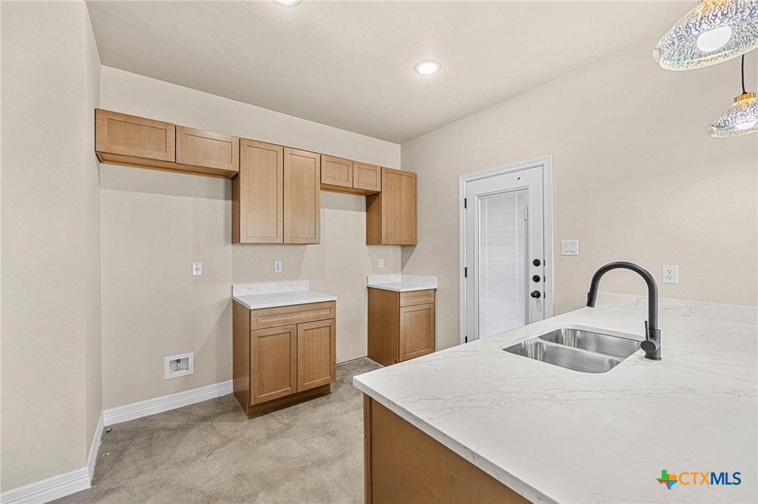 1315 Lone Pine Way