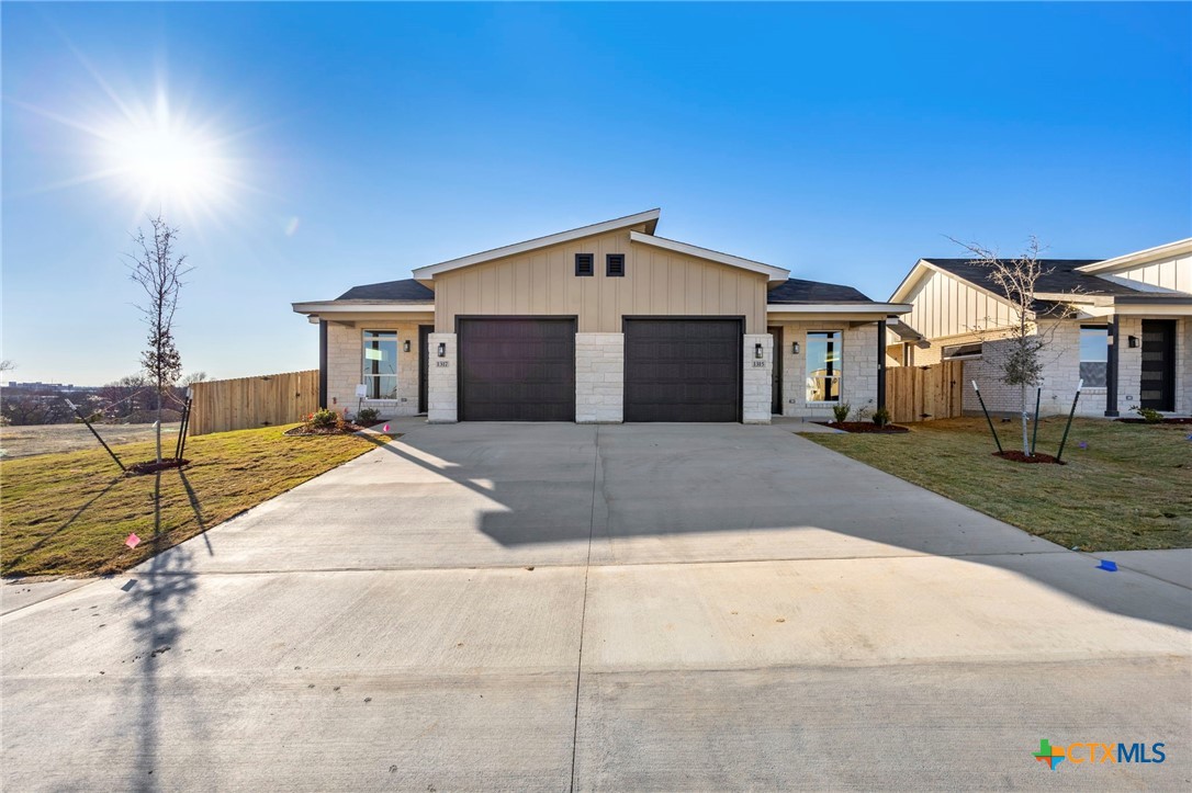 1315 Lone Pine Way