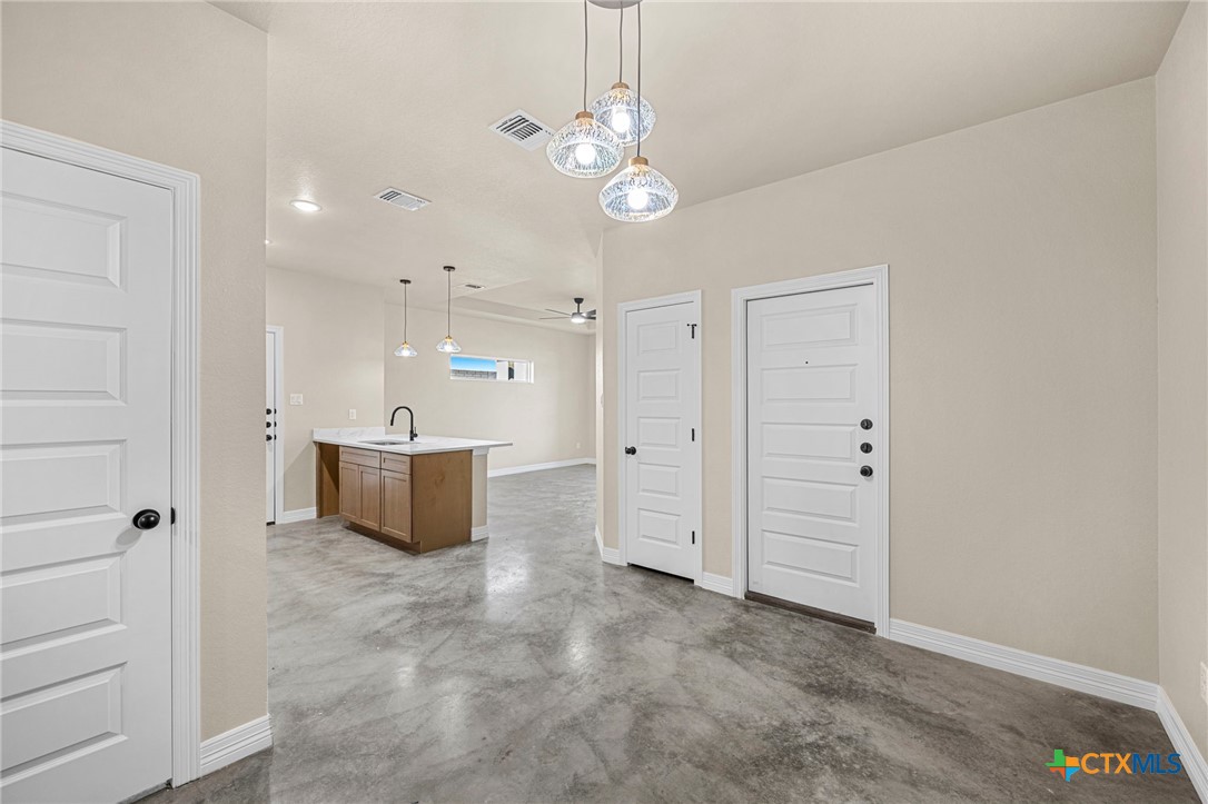 1315 Lone Pine Way
