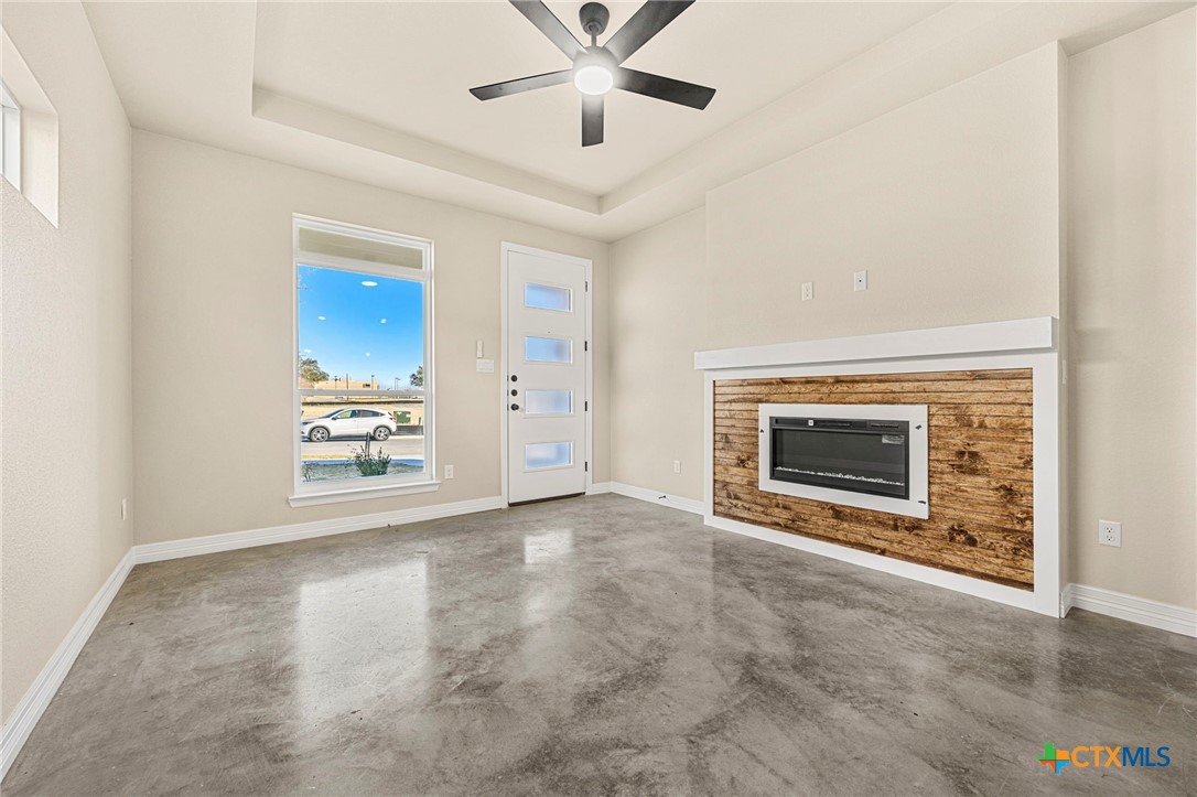 1315 Lone Pine Way