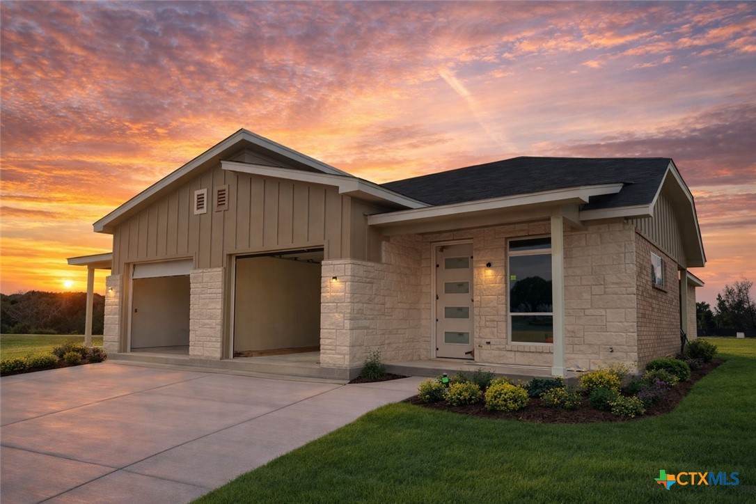 1315 Lone Pine Way