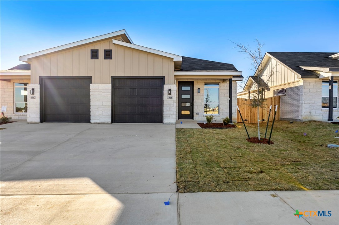 1315 Lone Pine Way